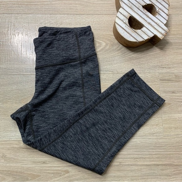 Athleta Black Heather Gray Revelation Capri Leggings Size Medium - Picture 2 of 12